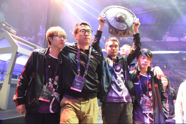2025年即将画上句号，一起来回顾下2025年LPL冠军队伍