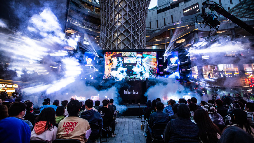 缺失的女性坦克回头看月亮，点燃光来帮助Xun获得三杀。 JD Gaming 中路和打野展现了他们的实力，拉回了一座城市。